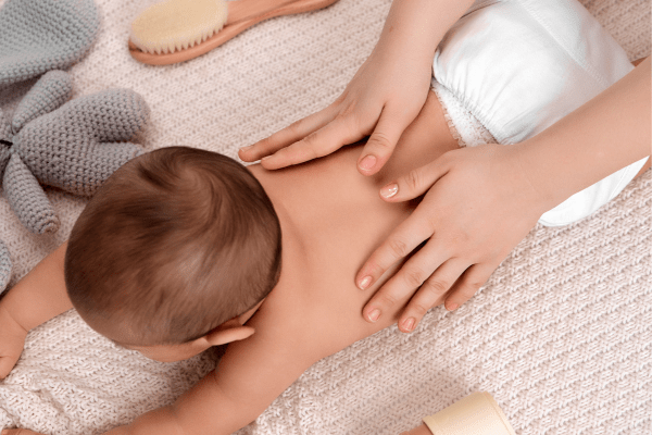 Massage bébé selon l'ayurvéda